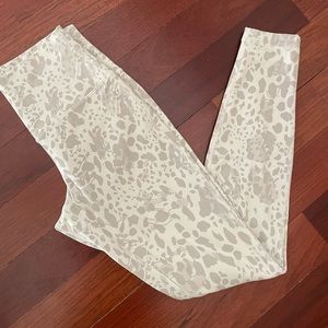 Lululemon Align High Rise Pant 28” Cheetah Camo Antique White Multi